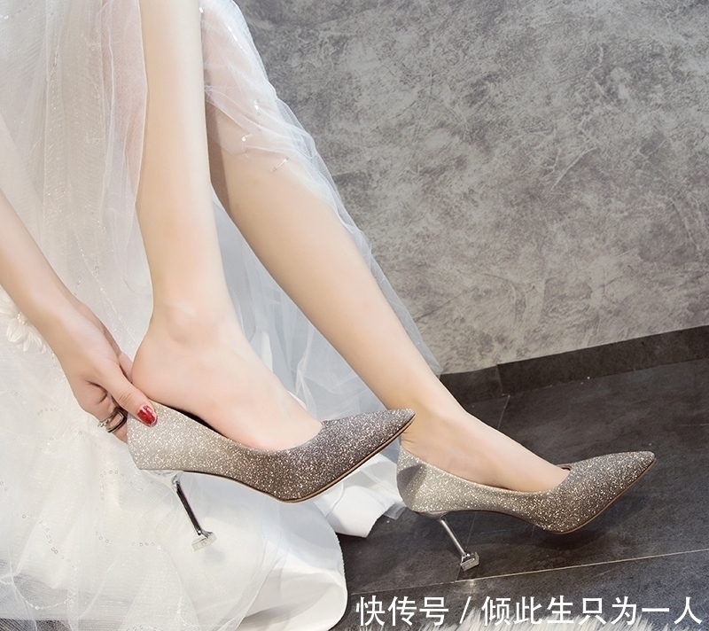 女鞋 新出一女鞋,时髦女人都在穿的“猫跟鞋”,上脚简直美翻了