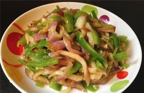 它是皱纹的“克星”，和辣椒炒，皮肤如剥壳鸡蛋，防止脂肪堆积