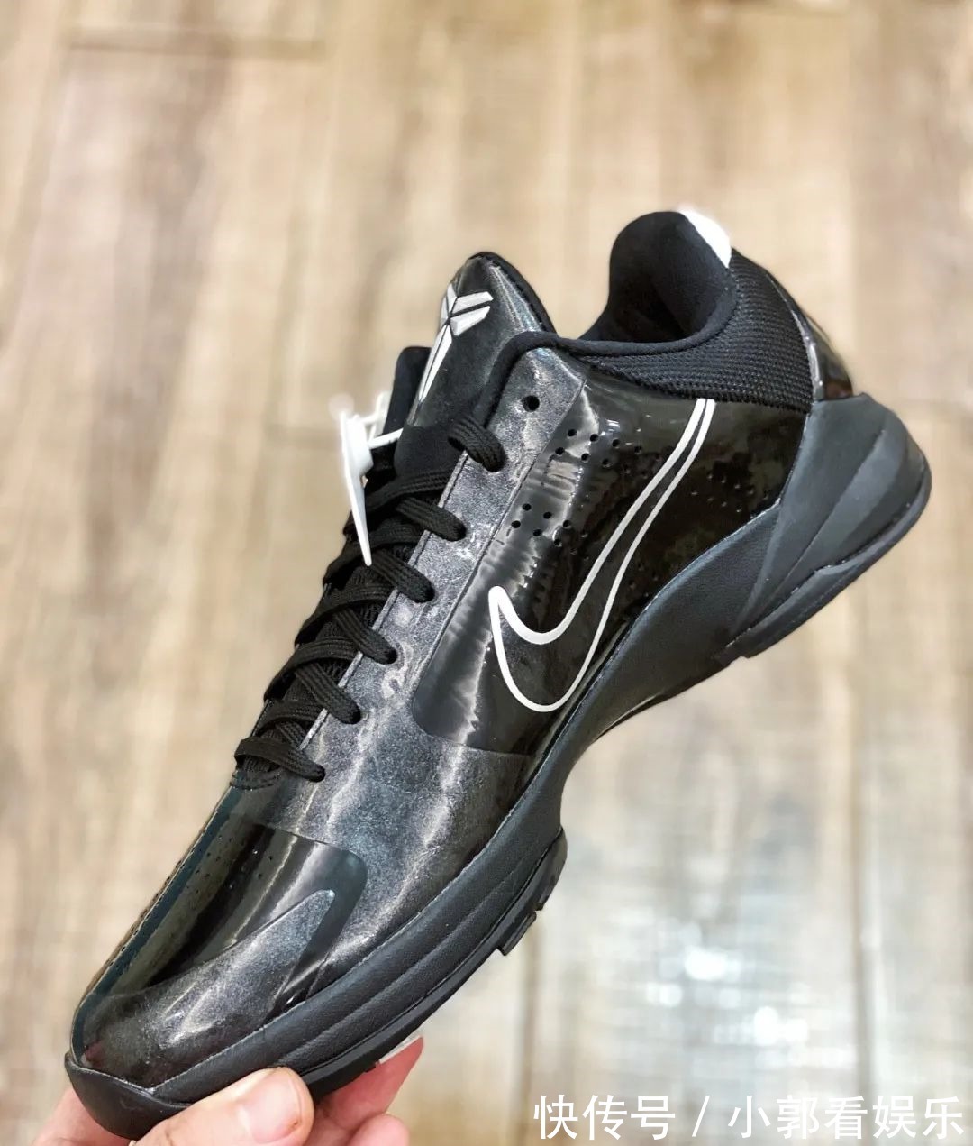 a23 致敬科比!耐克Zoom Kobe 5黑武士开箱,简直帅呆了!