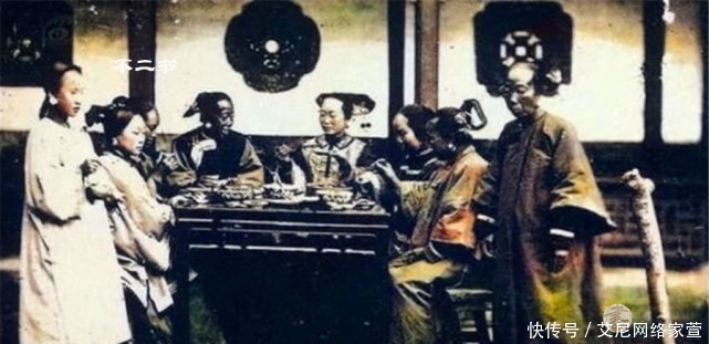 时期|清末上色老照片:镜头下真实的八旗子弟,遛鸟、吸大烟、喝花酒