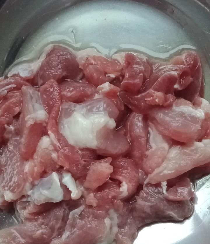 这一锅有菜有肉又有蛋，色香味美，儿子吃到吮手指，太好吃了