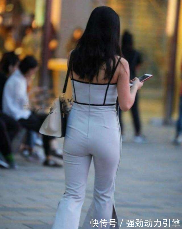 搭配 丰润柔美的打底裤美女,充满都市靓丽感,非常迷人!