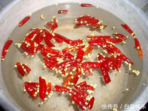 白菜总是长虫只要用家里的两种调料，就可以消灭掉虫子！