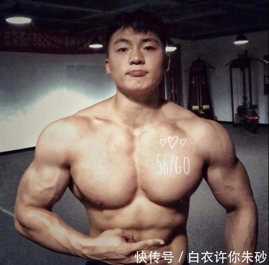 小哥|寸头肌肉小哥,公狗腰猛男腿,能亲吻自己的胸肌,是不是你的菜