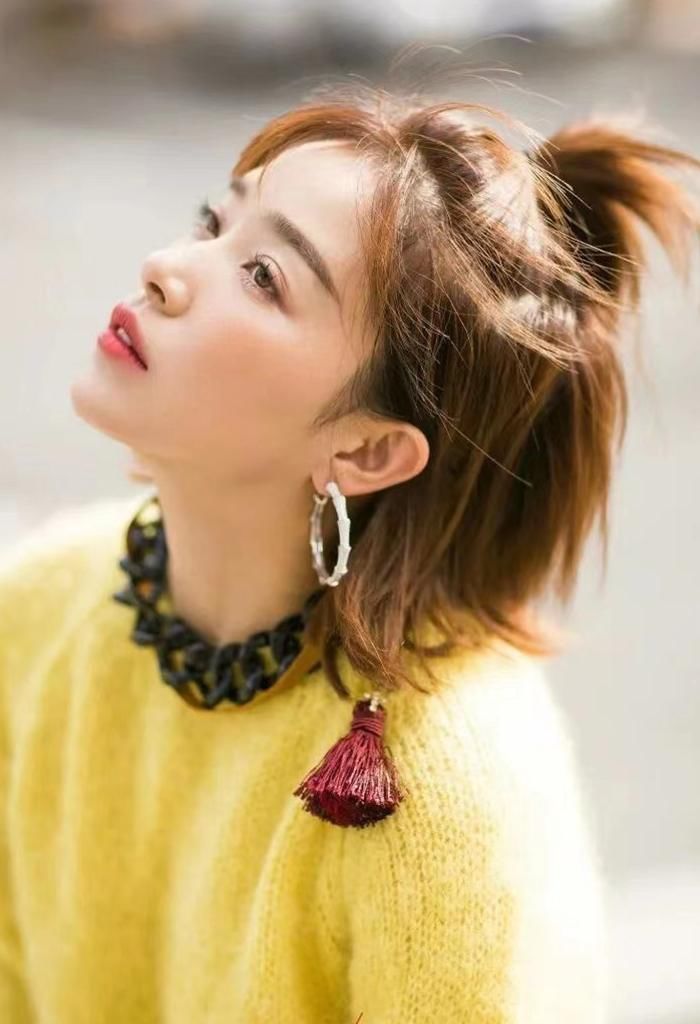 脸小|“丸子头”已过时了!今年流行的是“苹果头”,时髦减龄、显脸小