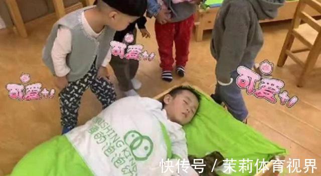 睡眠时间|幼儿园“贪睡宝宝”赖床不起,老师同学全员出动,宝宝依旧睡得香