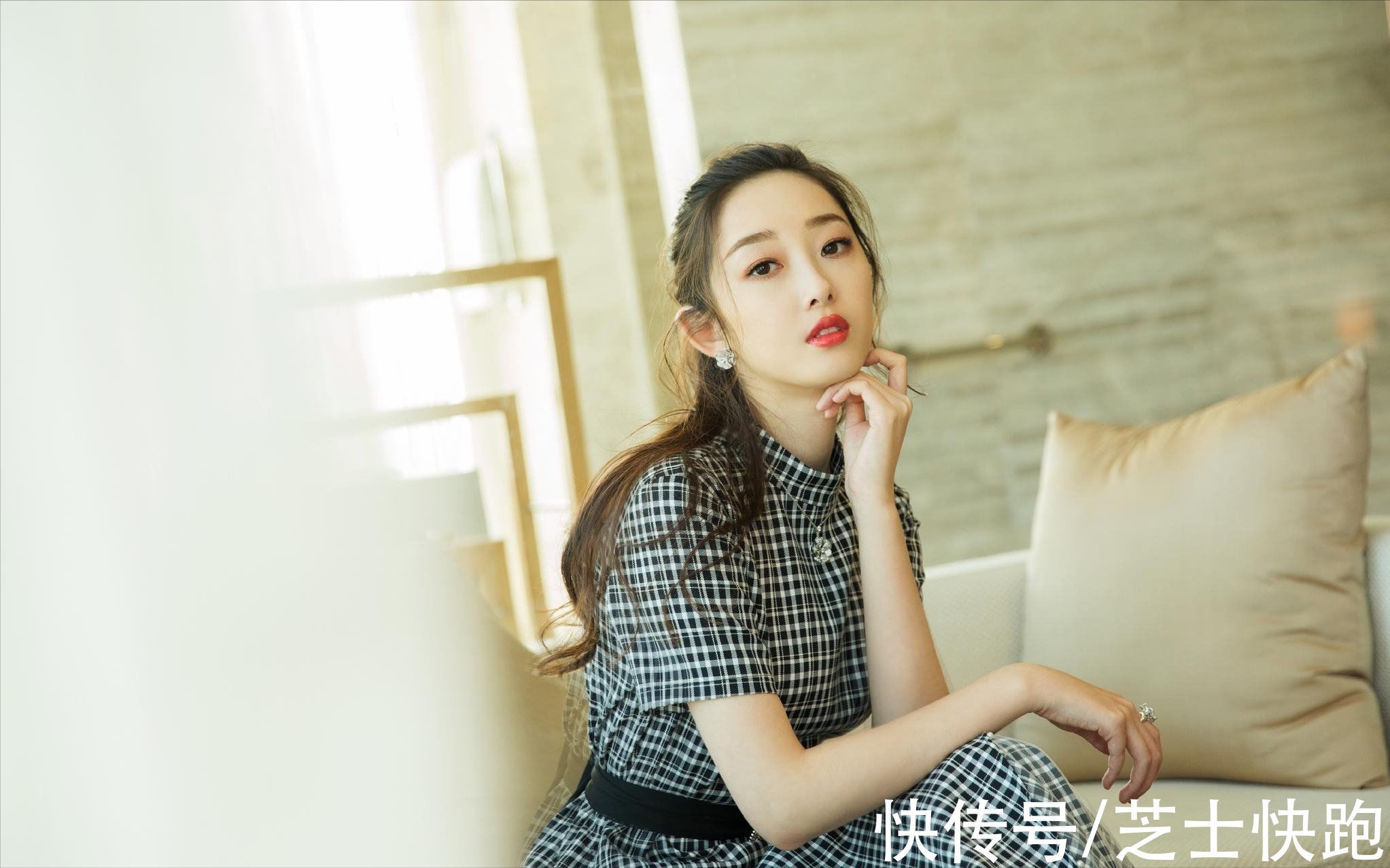 “是非不分”蔣夢婕：曾聲援揍女友的蔣勁夫，還稱一個(gè)巴掌拍不響