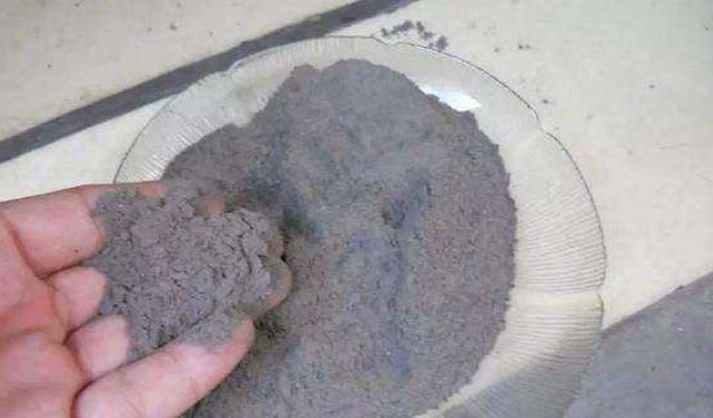 草木灰可以直接拌土用养花吗?