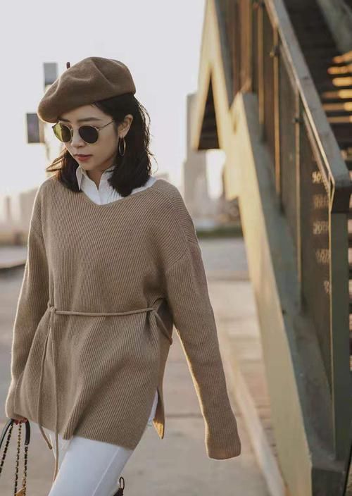 大衣|去年的大衣怎么穿学三木深驼色大衣配同色针织开衫,高级又时髦