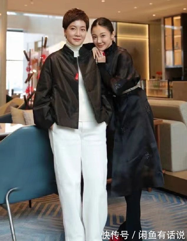 元素 被新中式穿搭圈粉了,50岁妈妈贵气,30岁女儿优雅,照着穿就很美