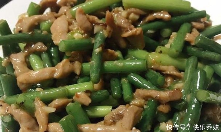 肥肠|美食优选:脆骨、酸辣鱿鱼花、香辣红烧肥肠、蒜苔炒肉的做法