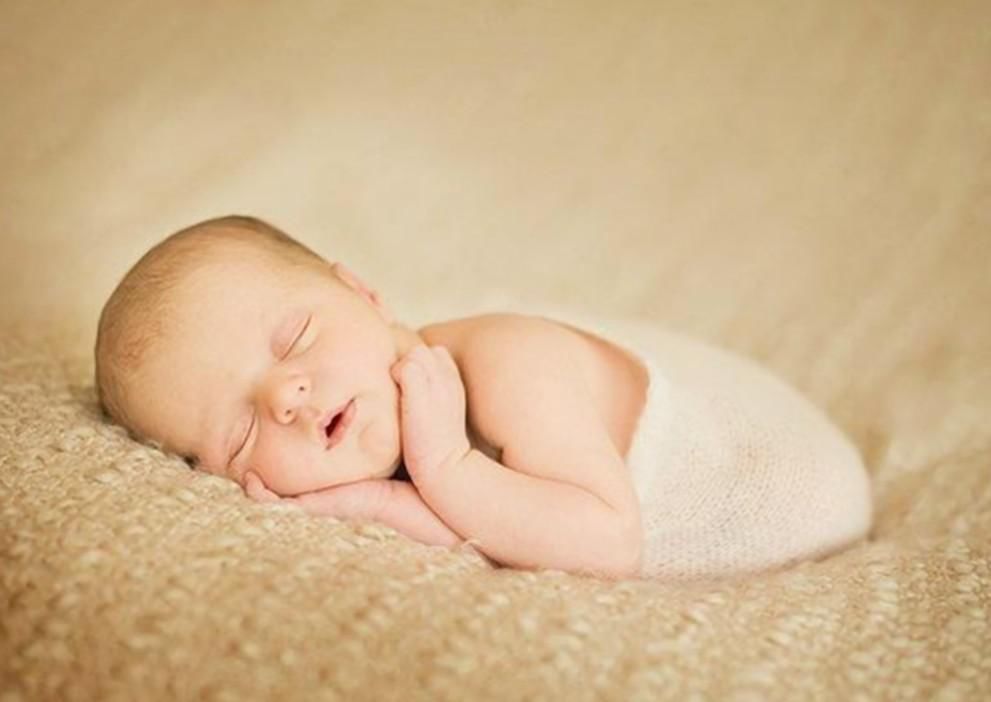 家长|男孩一顿吃4碗饭惹老师不满,家长拿出一张照片后,老师沉默了