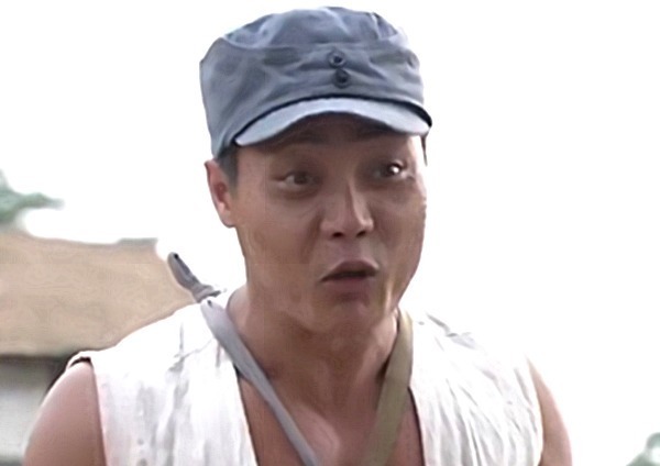 抗日神剧:轻功躲子弹我忍,包子手雷我忍,燕双鹰的皮衣我忍不了