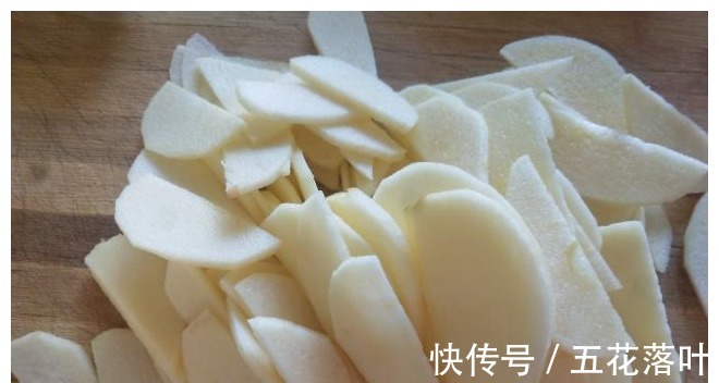 泡打粉|不用打发、不用发酵，3个苹果加2个鸡蛋做蛋糕，做法简单又好吃！