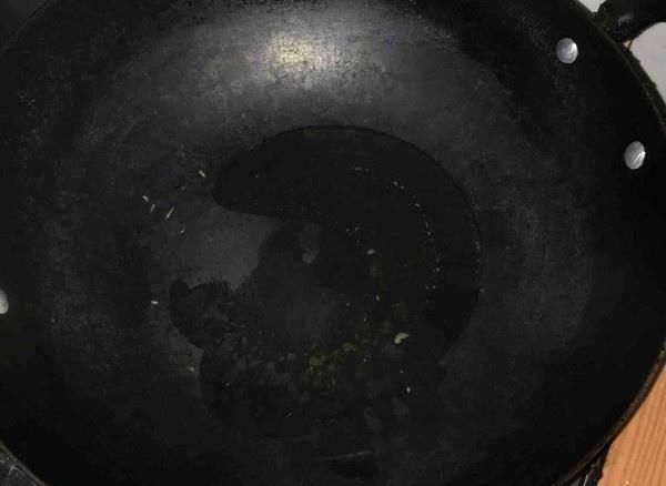  鲜嫩|在家煎鱼总“破皮”大厨教你“这3招”，鱼皮不粘锅，肉还鲜嫩