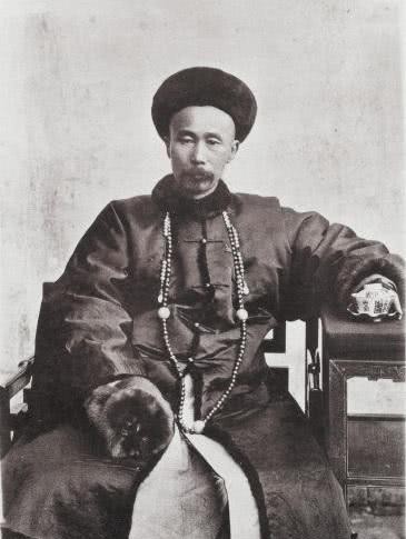 地位|清朝时期的三眼花翎代表着什么地位?李鸿章为何会得此殊荣?