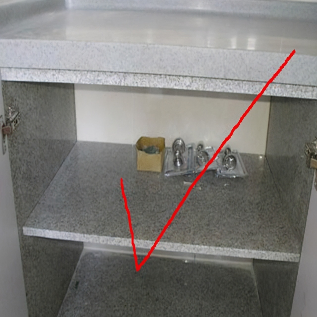 密度板|厨房不一定要做橱柜,炒菜做饭这样“弄”,高级美观又耐用