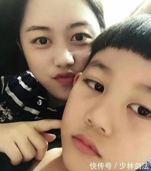 零零后|冻龄妈妈走红，与儿子同框像两姐弟，宝妈：我都是三个孩子的妈了