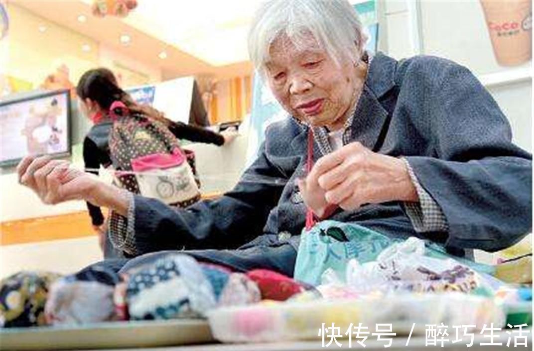 外孙|亲妈帮带3年外孙,一巴掌让老人后悔:再闲都不会给女儿带孩子