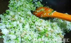 天气越来越热不想做菜,送您减肥餐,西蓝花炒饭,简单美味营养