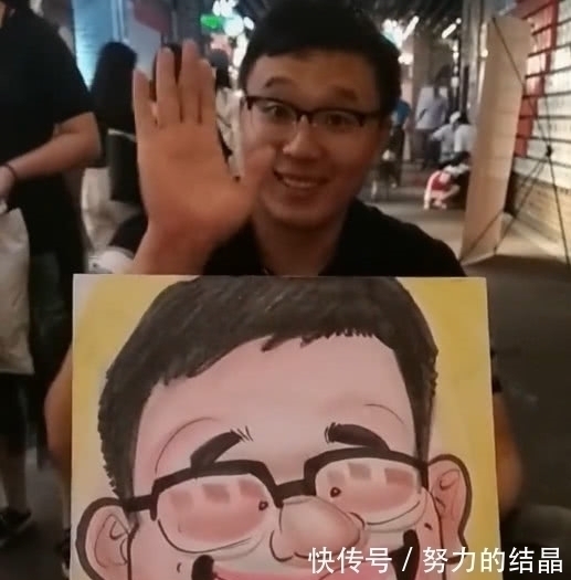 作画!粉丝让美术生作画,开始就感觉不对,作品完成后:太有才了!