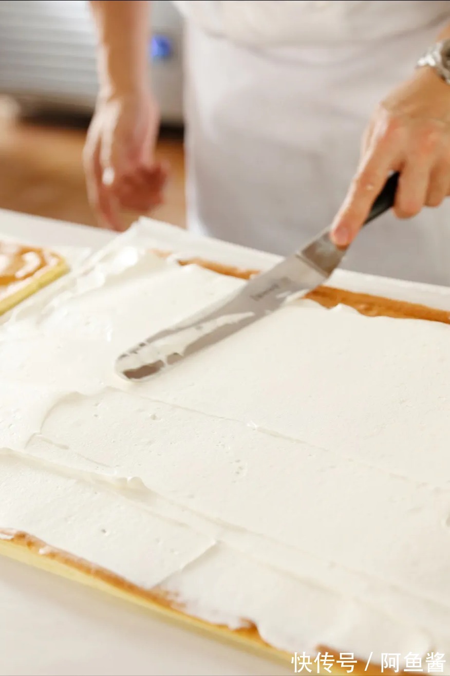 比浮云卷还要嫩的「水果蛋糕卷」，卖疯了！一次成功