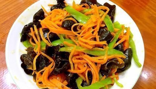黑木耳和此物一起炒，保护肠胃，血管通畅无阻，眼睛也明亮了