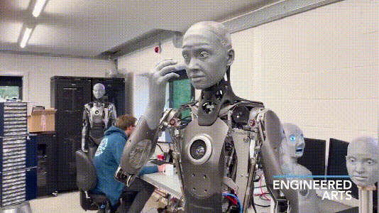 索菲亚|“世上最先进的机器人”在英国亮相，神态丰富堪比“表情包”，能走路就完美了！