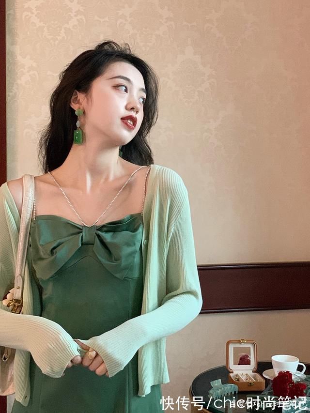 颜色|夏末与初秋交界的时节，什么颜色应该占主导，豆绿色应该榜上有名