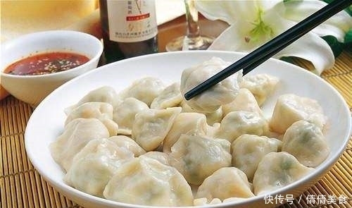 芹菜馅的饺子,里面除了放肉,别忘了放点它,鲜嫩爽口一点不油腻