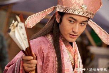 真实的唐伯虎:从小在自家饭店打下手,杀鸡宰鸭。娶三个妻子,休一个