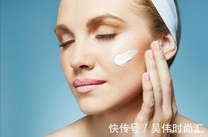 爽肤水 女人不管奔几,洗脸后要懂得“3不要”,不然再贵护肤品也白用