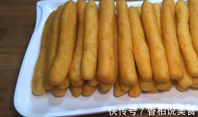 红薯不做煎饼，教你不放面粉如此做，外脆里软，一周吃5次不会腻