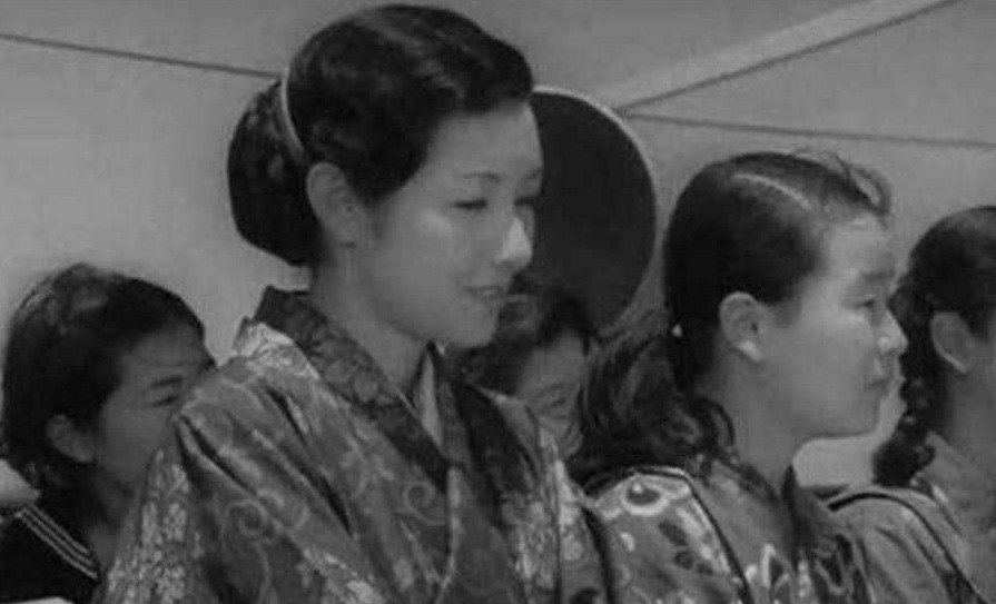 程度|二战时期,日本女人为了效忠天皇,究竟敢疯狂到什么程度?