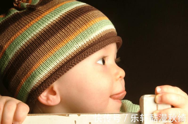 爸爸妈妈|宝宝和爸爸妈妈不是很亲近,怎么办父母可以多花些时间