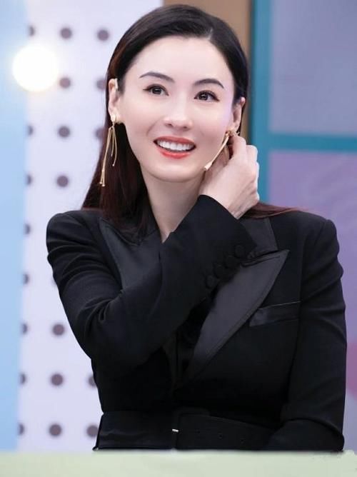 眼型多种多样，桃花眼朦胧惊艳很是治愈，这两种是颜值的硬伤