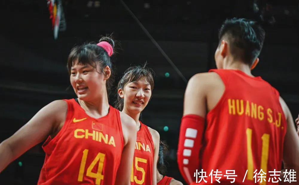 主教练|女篮换主教练!谢谢你,跟腱受伤仍坚持带队,4年时间让球队蜕变
