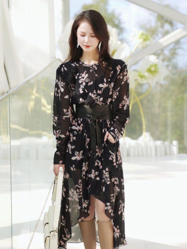 连衣裙|优雅女人早秋都穿“连衣裙”,为你分享时髦的搭配经验,温婉知性