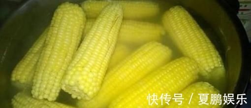 水煮|水煮玉米时,大部分人都用错了“水”,难怪煮出来的玉米又老又硬