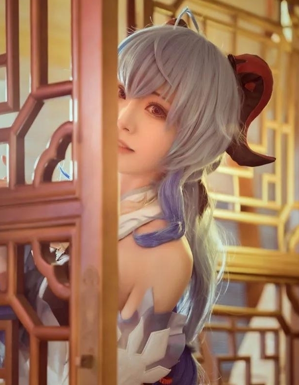 甘雨|《原神》甘雨cosplay,完美身材与气质,太美了