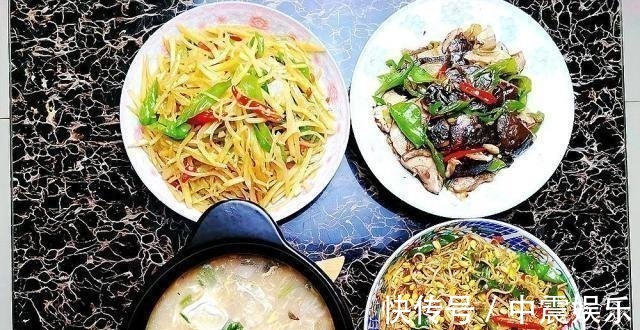 看看我花1小时做的晚餐，成本10元钱，做了4道菜，全家吃得肚子圆