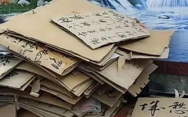 纸板#一民间高手废旧纸板上练书法,网友:扫地僧般的存在!