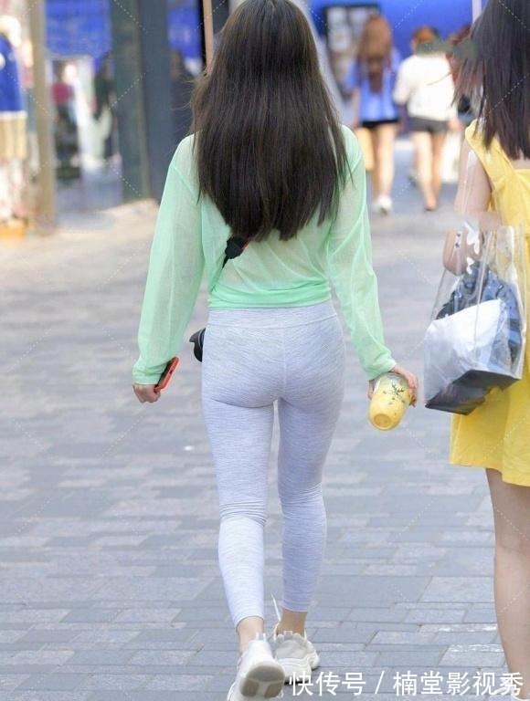新穿搭 夏日新穿搭,防晒衣配健美裤,穿出简约又朦胧的美,好看又有范!