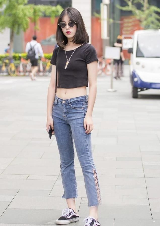 牛仔裤潇洒帅气潮流又好看，搭配可以完美衬托出你的好身姿