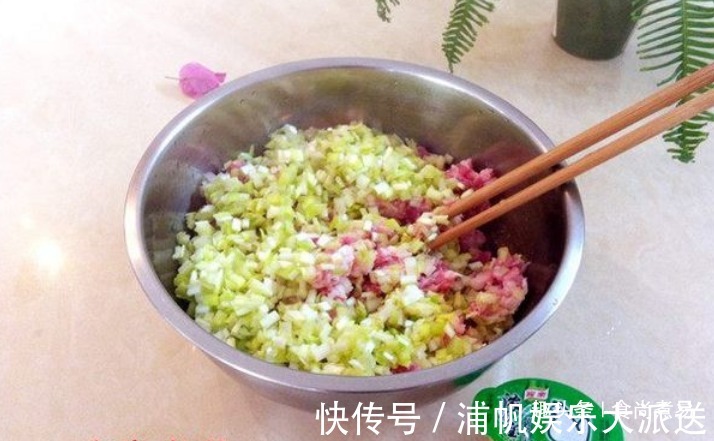家人百吃不厌的饺子做法，原汤化原食营养丰富，美味顺滑不上火