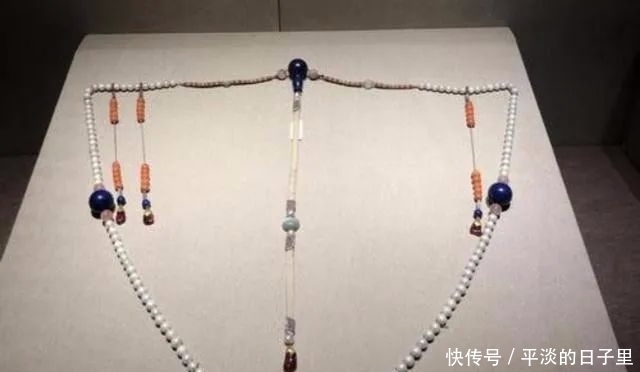 皇帝|为了皇帝朝冠上的东珠,一群水下奴冒着生命危险,在冰冷的水中挣扎