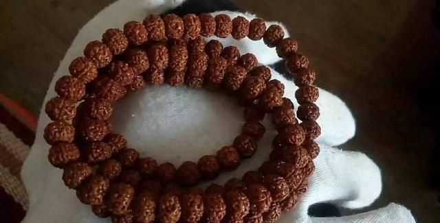 谁还说盘手串不用戴手套?看看这篇文章吧,你会改变主意的!