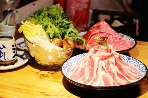 M7|涮M5、M7大片牛肉，蘸生蛋液吃，这样的寿喜锅你敢尝吗？