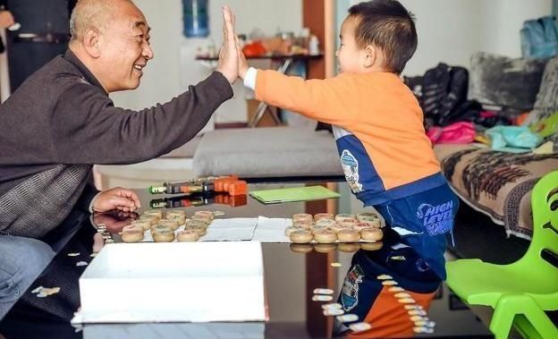 养女|李玫瑾教授要想孩子出色,养儿三忌,养女五忌,父母要了解