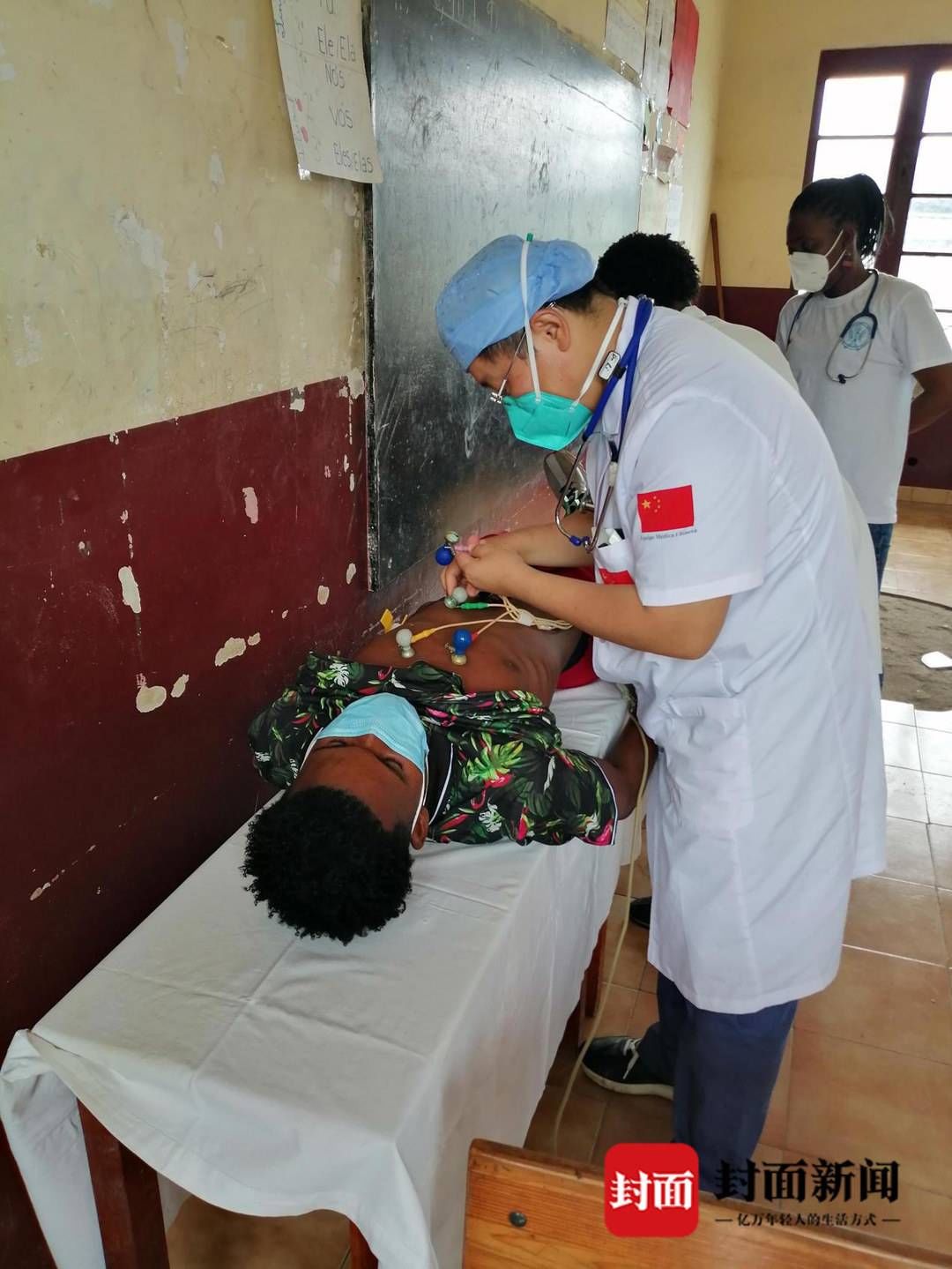 妇产科|第17批中国(四川)援圣普医疗队受邀参加大型义诊活动
